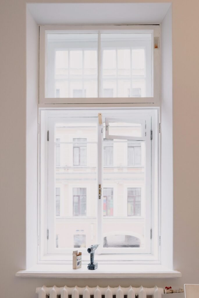 Pièce avec nouvelle fenêtre installée