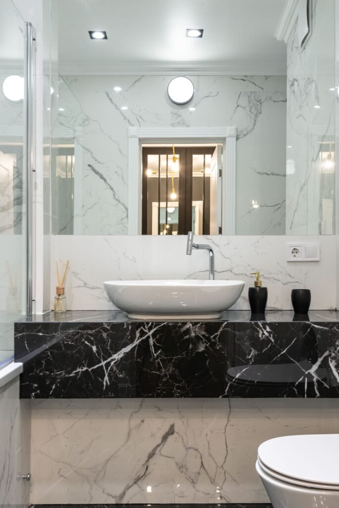 Salle de bain rénovée au design moderne